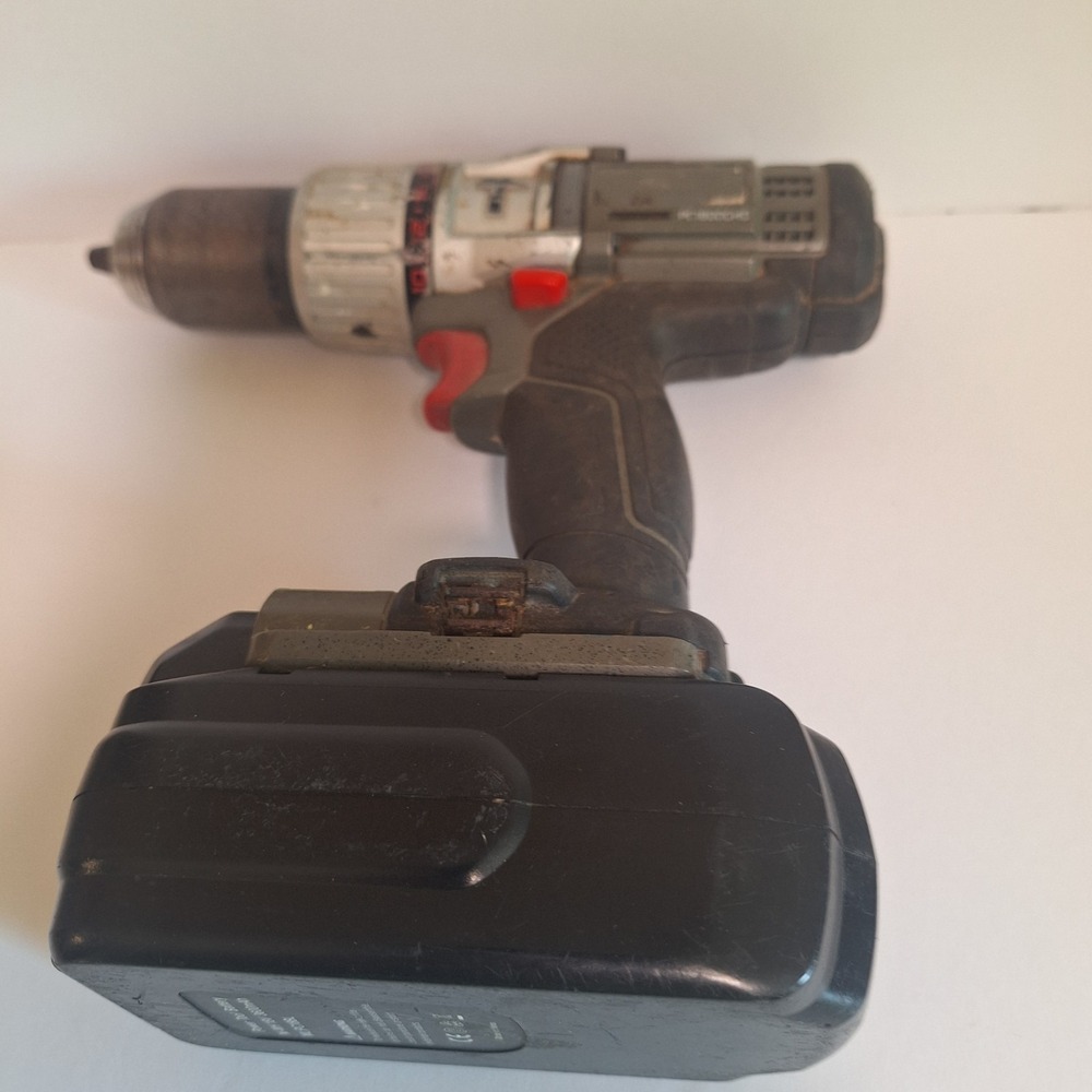 Porter Cable 18V Cordless Drill Driver with 2 Batteries and Charger Set - Picture 2 of 8